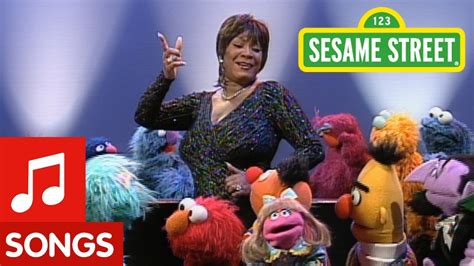 Sesame Street: Patti Labelle Sings The Alphabet Acordes - Chordify