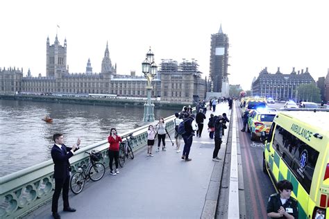 Crowds on Westminster Bridge smaller after police warning [Video]