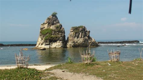 PANTAI SAWARNA