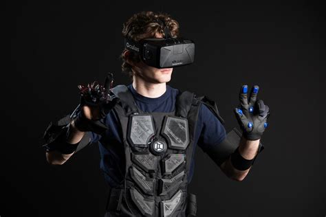 New Virtual Reality Suit Lets You Reach Out & Touch 'Environment' | Live Science