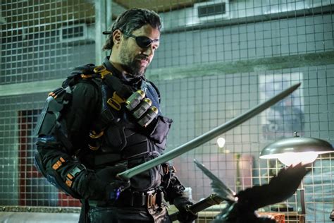 'Arrow' Deathstroke Actor Reacts to 'Justice League' Post-Credits | Inverse