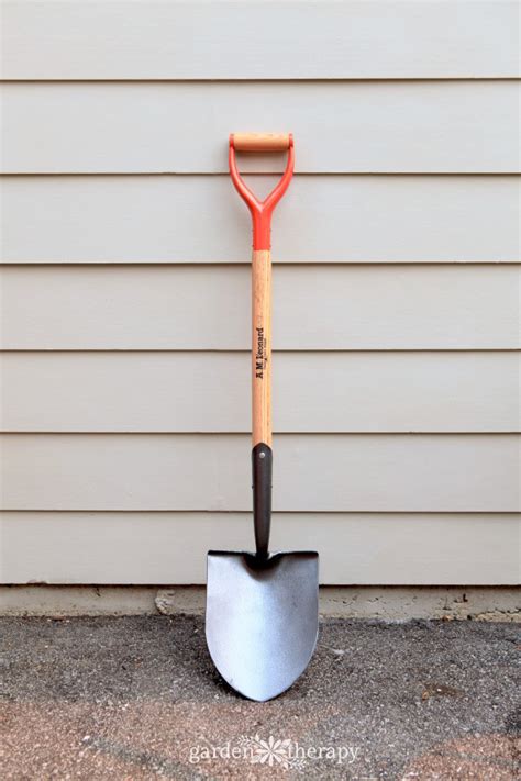 The Home Gardener’s Guide to Shovels and Spades - Garden Therapy