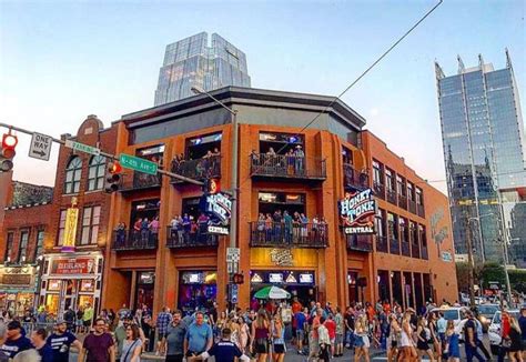 15 Best Honky-Tonk Bars With Live Music in Nashville - UrbanMatter