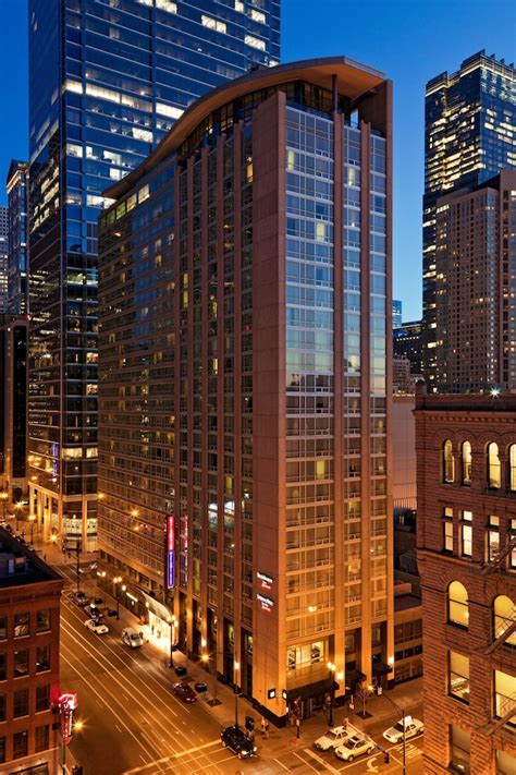 Book Residence Inn by Marriott Chicago Downtown / River North in ...