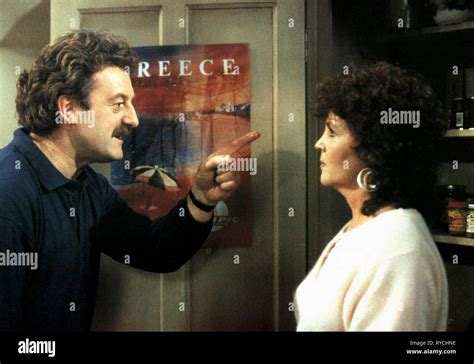 BERNARD HILL, PAULINE COLLINS, SHIRLEY VALENTINE, 1989 Stock Photo - Alamy