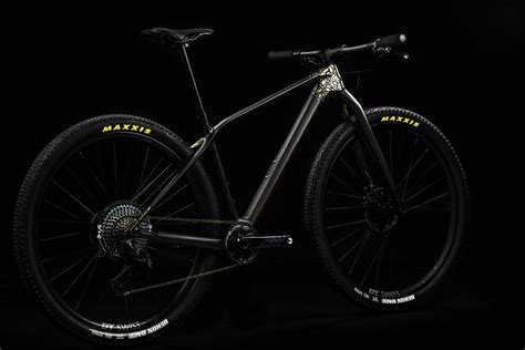 New Orbea Alma comes with an optional rigid fork - MBR