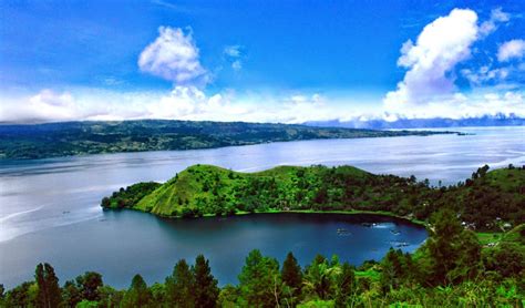 Lake Toba, Sumatra: The Largest Volcanic Lake In The World | WowShack