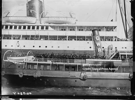 Survivors of the 'Titanic' disaster arrive at Plymouth on board the... News Photo - Getty Images