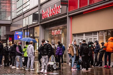 Coronavirus England: People go to Primark as lockdown ends | Daily Mail ...