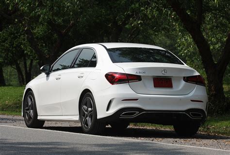 Mercedes-Benz A200 Sedan AMG Dynamic (2019) review