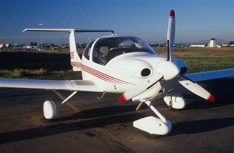 Diamond DA-40 Diamond Star, pictures, technical data, history - Barrie Aircraft Museum