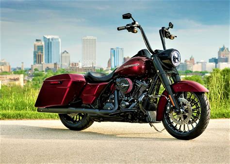 2019 Harley-Davidson® King® Special - Starting at £20,465 @ http://harley-davidson.com/gb ...