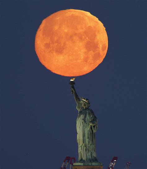 Slideshow: The pink supermoon dazzles Photos | Image #51 - ABC News