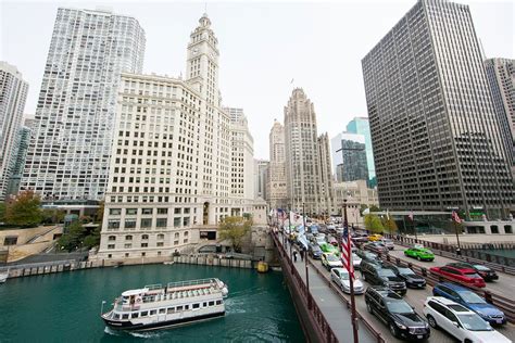 The Chicago River Tour with Geoffrey Baer | WTTW Chicago