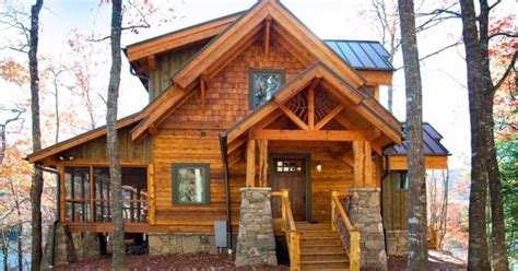 Log And Timber Retreat With Large Porch - Log Homes Lifestyle