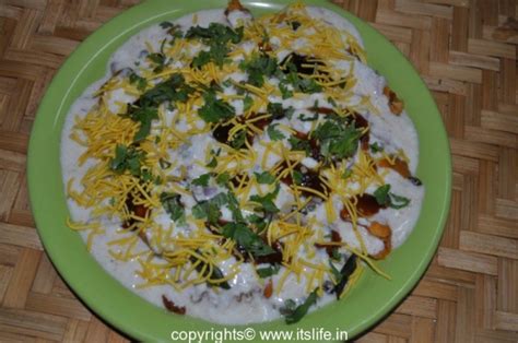 Mathri Chaat - Matri Chat Recipe - Fritters with spiced yoghurt ...