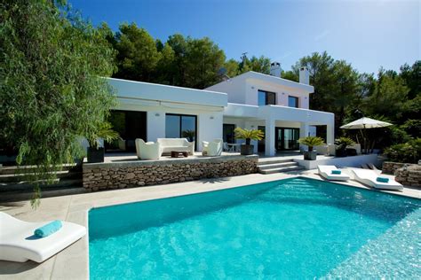 Moderna Villa vacacional con vistas al mar y puestas de sol - Ibiza Style