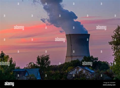 Oak Harbor, Ohio - The cooling tower of the Davis-Besse Nuclear Power ...