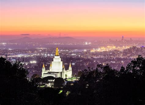 Premium Photo | Oakland california temple at night