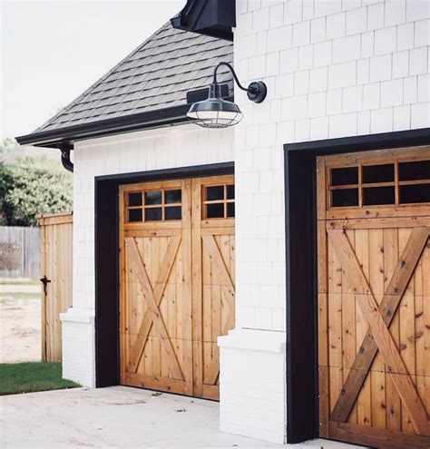 Pin by Le denny on Little shop | Garage door design, House exterior, Modern garage