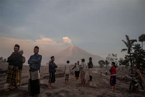 Eruption of Mount Semeru, Indonesia's tallest volcano, prompts ...