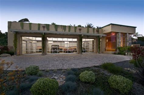 STYLISH HOME: Luxury garage design