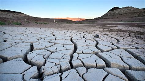 Bodies of water all over North America are drying up due to drought ...