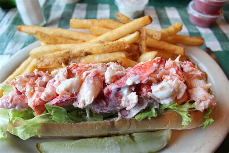 Lobster Roll v Lobster Sandwich - The Musings of the Big Red Car