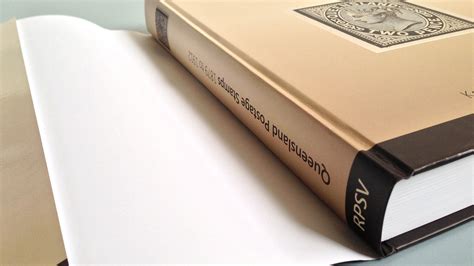 Hardcover - definition and meaning with pictures | Picture Dictionary ...