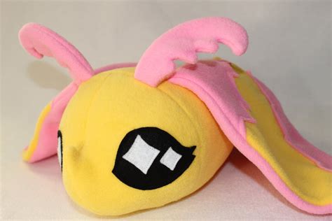 Rosy Maple Moth Plushie | Snapdragon Stars