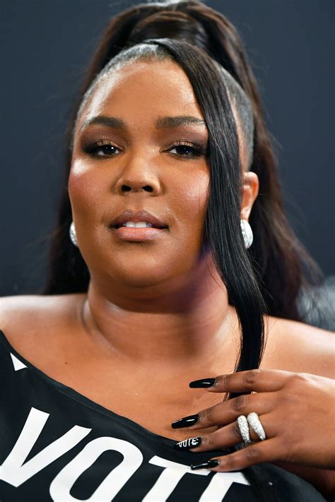 Lizzo's 2020 BBMAs Look Had One Clear Message - The Great celebrity