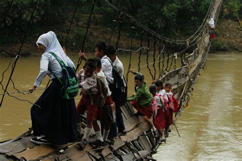 The Harrowing Journeys Some Kids Take When Going to School Picture ...