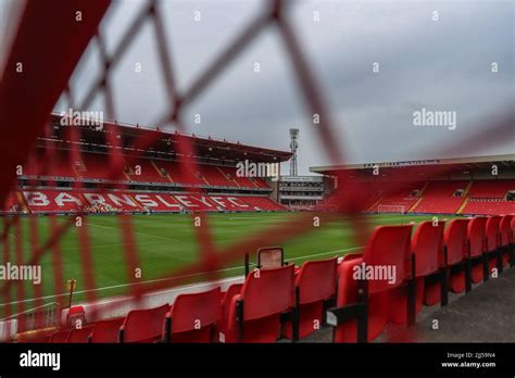 Barnsley fc hi-res stock photography and images - Alamy