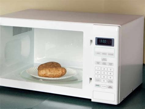 How to Make a Baked Potato in the Microwave