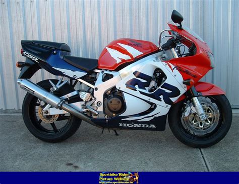 1999 Honda CBR900RR - Moto.ZombDrive.COM