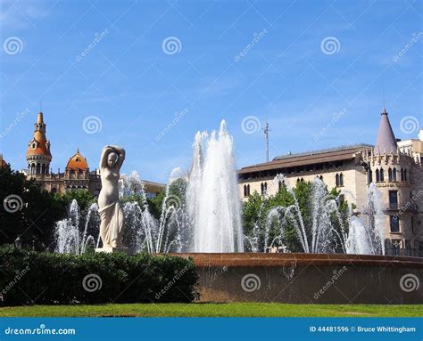 Fountain, Placa De Catalunya, Barcelona Editorial Photo - Image of ...