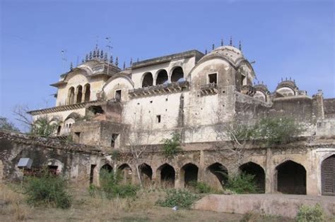 Alwar Fort | Alwar - What to Expect | Timings | Tips - Trip Ideas by MakeMyTrip