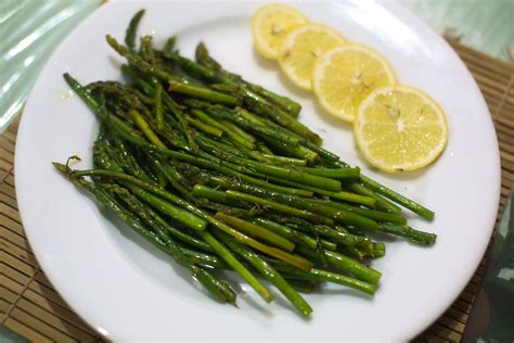 How to Steam Asparagus | Steamed asparagus, Veggie recipes, Vegetable recipes