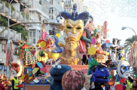 Cádiz Carnival: Costumes, humour and lots of fun — Tour Travel And More