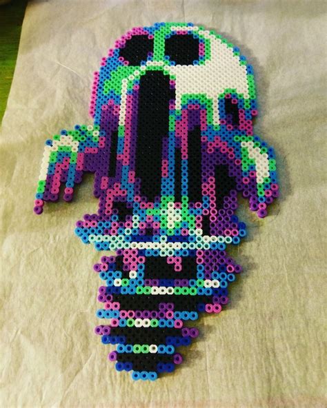 A ghost face melt real quickkkk | Perler bead art, Perler bead templates, Easy perler beads ideas