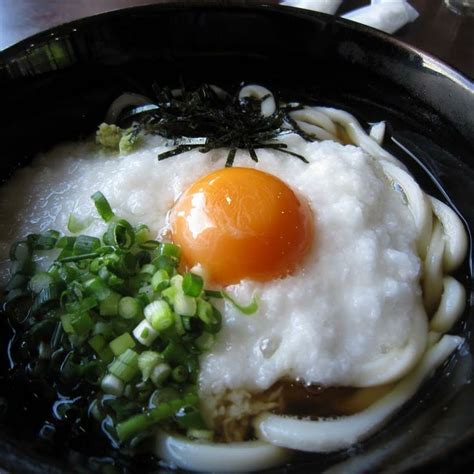 [Japan] TSUKIMI TORORO is a tsukimi udon dish with the added topping of tororo (grated yamaimo ...