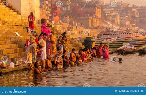 People Pray at Ganges River Editorial Stock Photo - Image of india ...