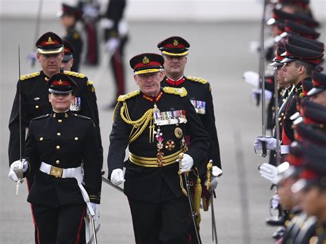 Sir Peter Cosgrove dons military uniform for last official role as G-G ...