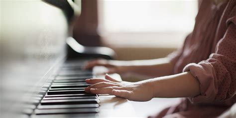 Five Benefits of Piano Lessons