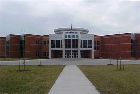 File:Holy Trinity Catholic High School(Simcoe).jpg - Wikimedia Commons