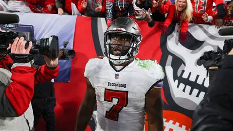 Buccaneers Make Decision on RB Leonard Fournette: Report