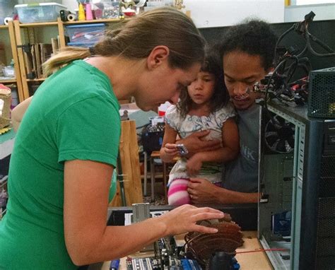 How Linux and makerspaces can strengthen our social fabric | Opensource.com