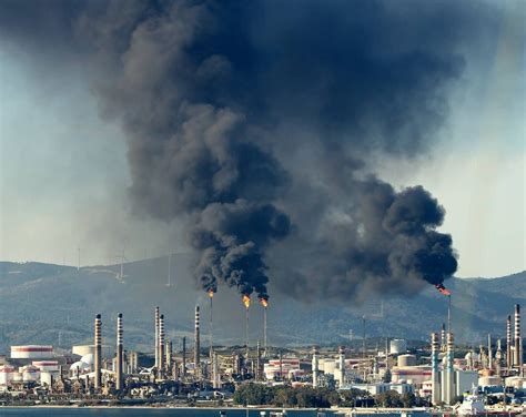 Blowing in the wind: Does pollution on Gibraltar's border with Spain cause increased cancer ...