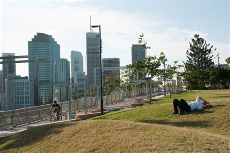 Kangaroo Point Park’s artwork | ArchitectureAu