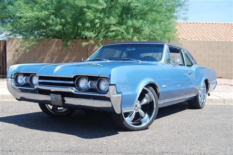 1967 OLDSMOBILE CUTLASS SUPREME - Front 3/4 - 198194